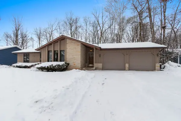 1444 Hazelwood DRIVE, Manitowoc, WI 54220