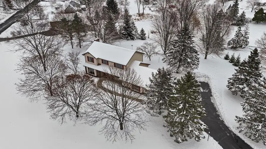 S14W31855 High Meadow LANE, Delafield, WI 53018 - Image #2