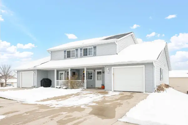 928 Broadmoore DRIVE, Hartford, WI 53027