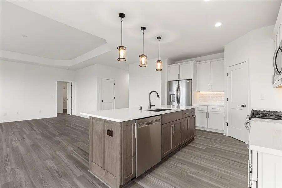 W251N2399 Valleyview CIRCLE, Pewaukee, WI 53072 - #3