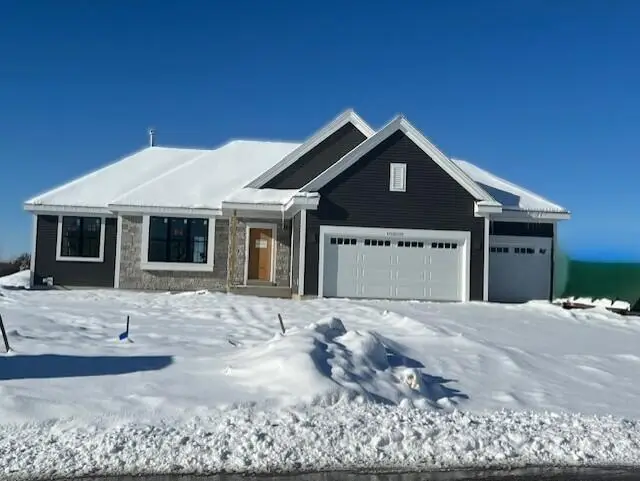 W251N2437 Valleyview CIRCLE, Pewaukee, WI 53072 - #1