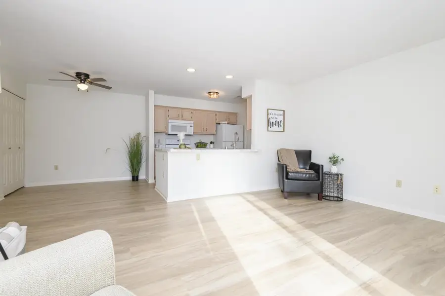 8782 Woodbridge DRIVE, Milwaukee, WI 53219 - Image #3