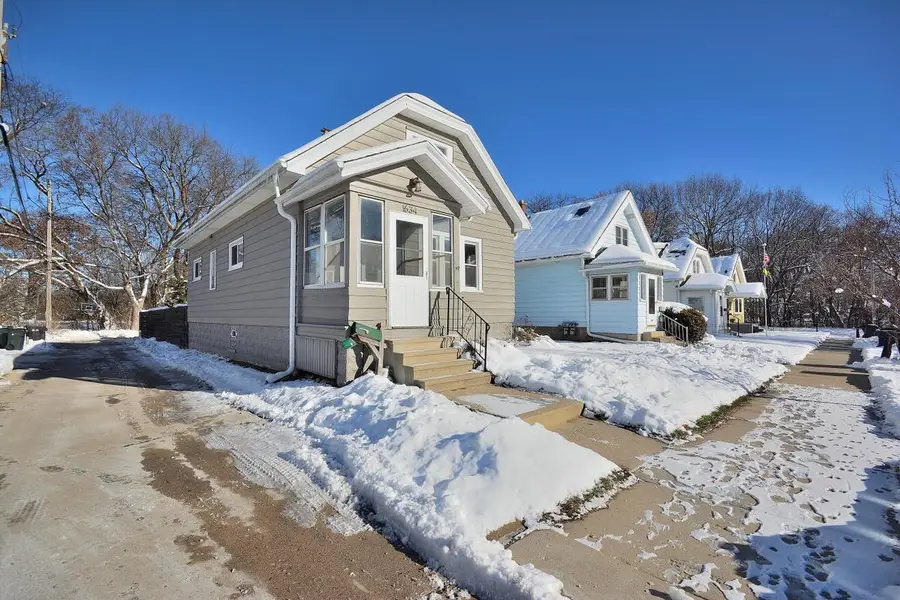 1634 Chestnut STREET, South Milwaukee, WI 53172 - #2