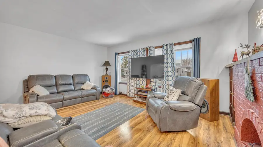 666 W 9th AVENUE, Oshkosh, WI 54902 - #3