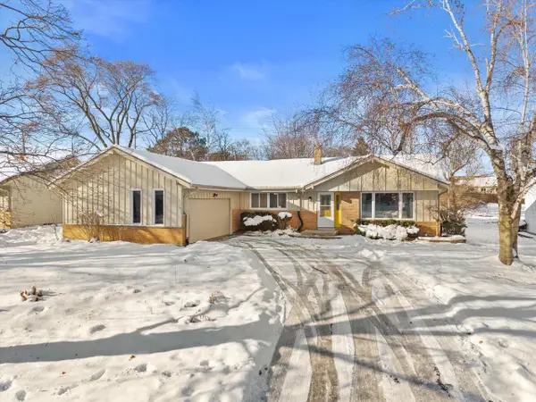 8155 N Mohawk ROAD, Fox Point, WI 53217