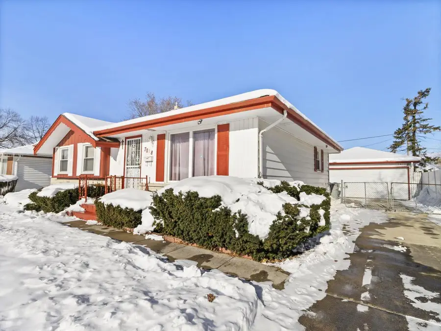 7018 W Brentwood AVENUE, Milwaukee, WI 53223 - #2