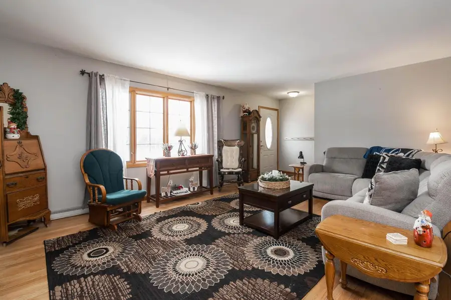 680 Brandt COURT, Pewaukee, WI 53072 - Image #3