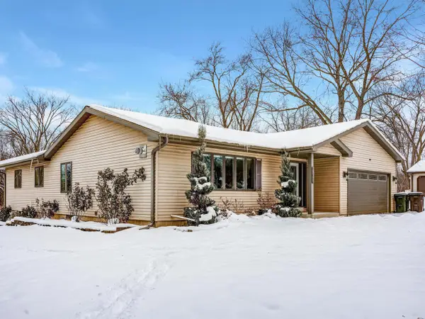 1525 S Calhoun ROAD, New Berlin, WI 53151
