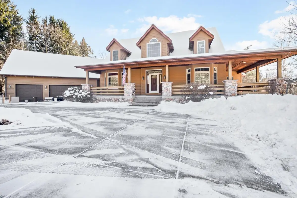 369 Schraufnagel DRIVE, Hartland, WI 53029 - Image #1