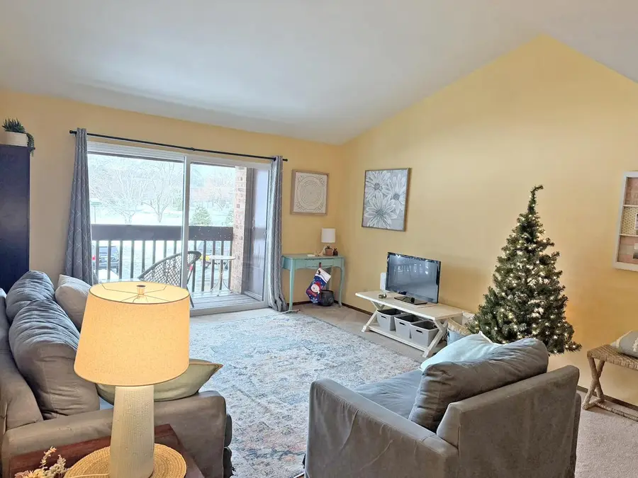 339 Park Hill DRIVE #H, Pewaukee, WI 53072 - Image #3