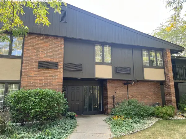 22 Zurich COURT ##2, Lake Geneva, WI 53147