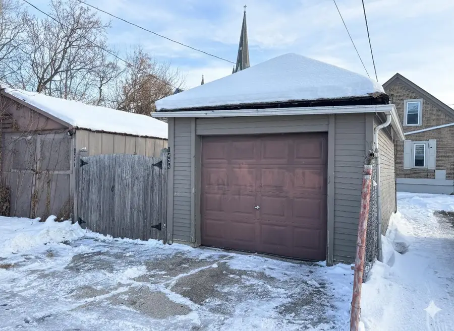 1425 N 24th PLACE, Milwaukee, WI 53205 - #3