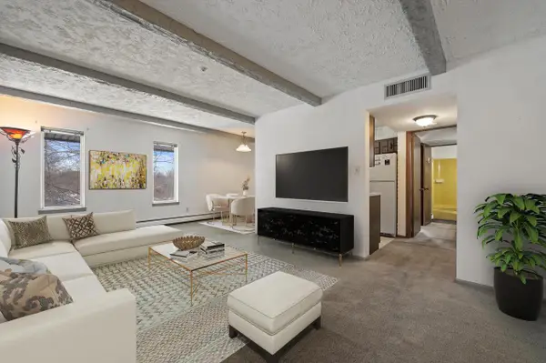 4000 W Rivers Edge CIRCLE #24, Brown Deer, WI 53209