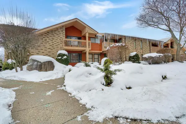 1619 Dover DRIVE #4, Waukesha, WI 53186