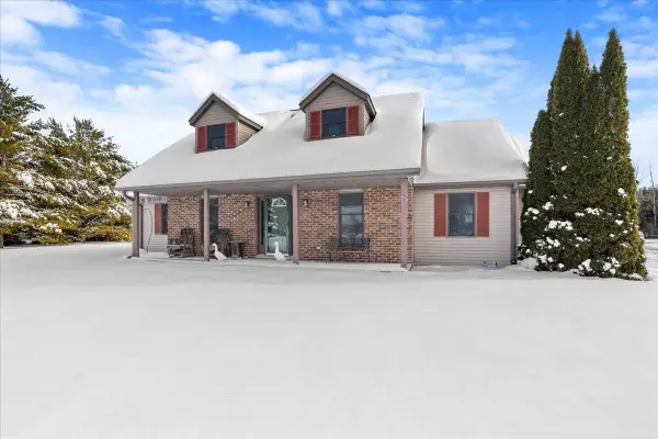 N6957 Jennifer DRIVE, Plymouth, WI 53073