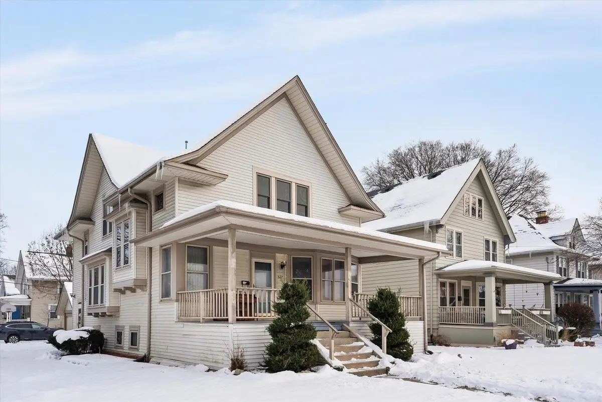 527 N Hartwell AVENUE, Waukesha, WI 53186 - Image #1