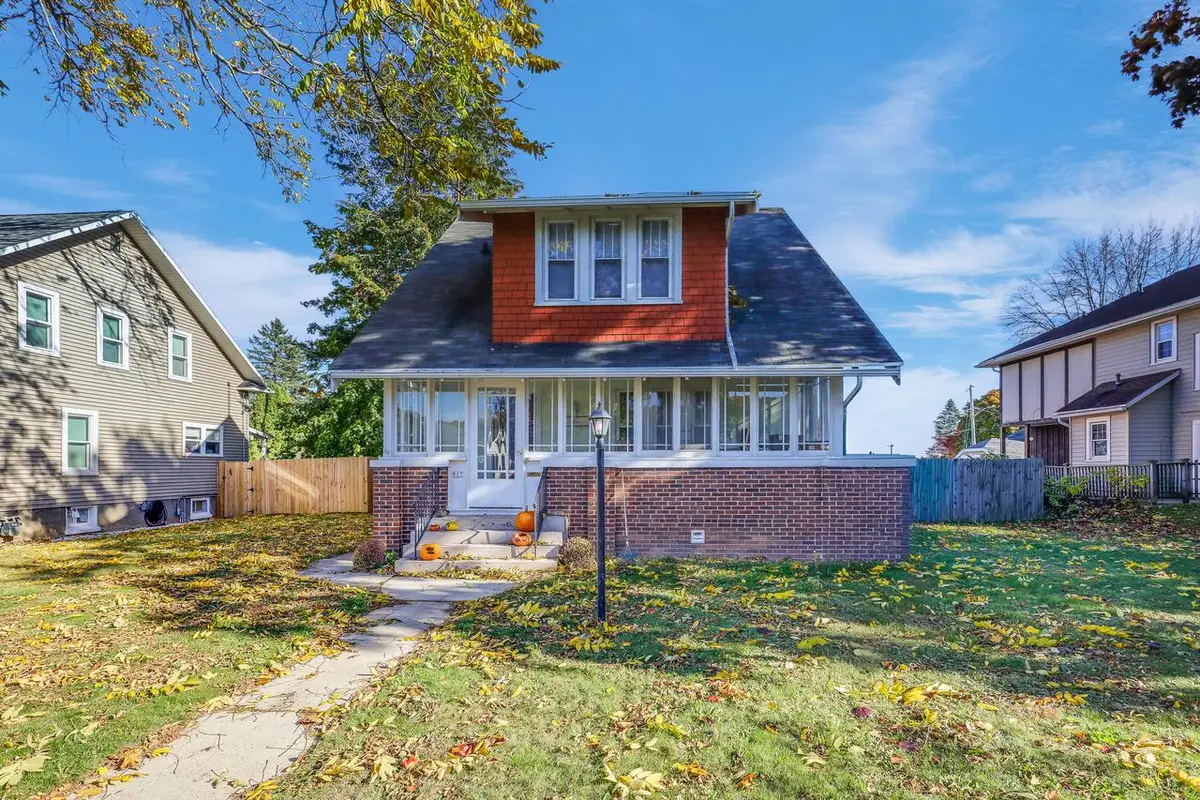 917 N 6th STREET, Manitowoc, WI 54220 - Image #1