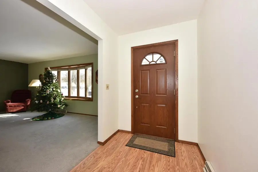 761 Crestwood DRIVE, Waukesha, WI 53188 - Image #3