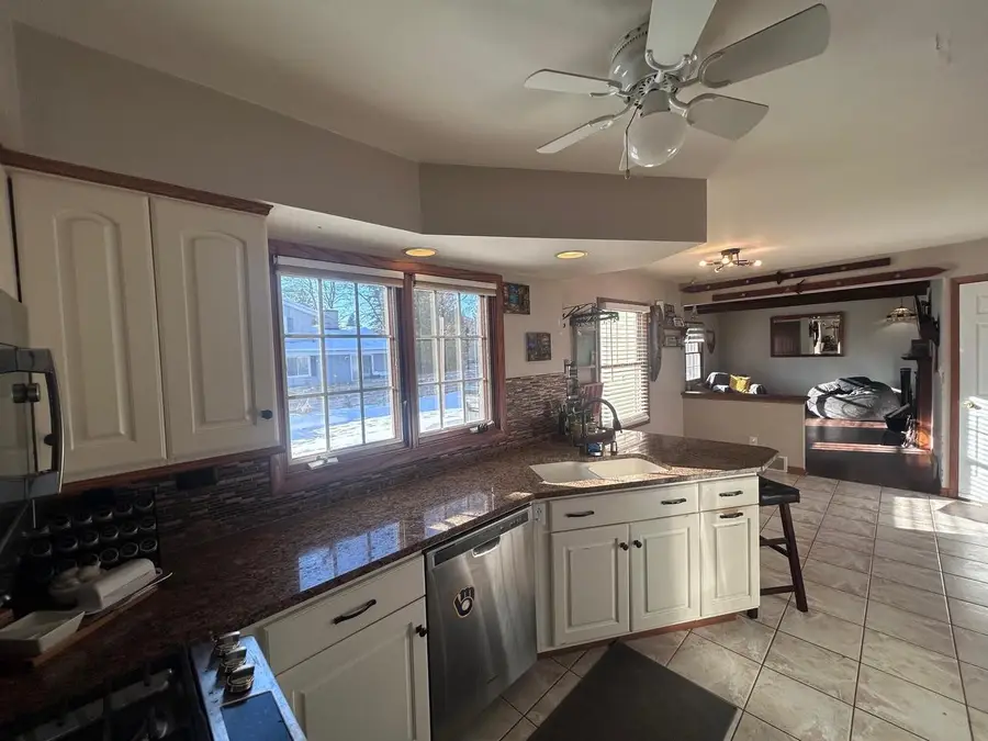 W53N813 Manchester SQUARE, Cedarburg, WI 53012 - Image #2