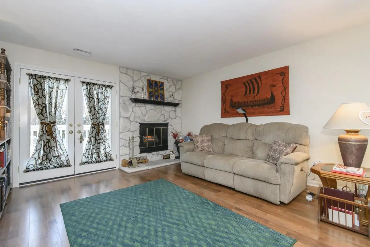 323 Riverview DRIVE #4, Delafield, WI 53018 - #1