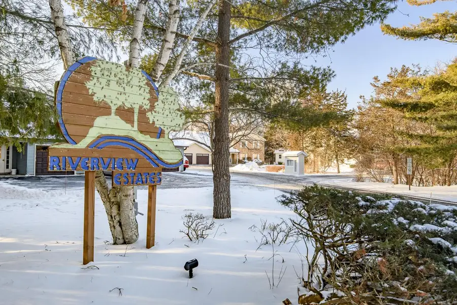 323 Riverview DRIVE #4, Delafield, WI 53018 - #3