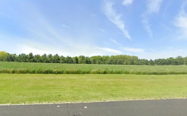 N909 WINDS WAY, Oconomowoc, WI 53066