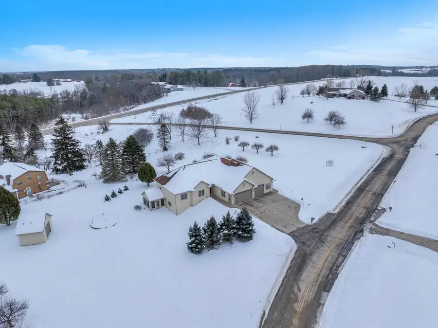 3011 Rolling Hills DRIVE, Manitowoc, WI 54220 - Image #2