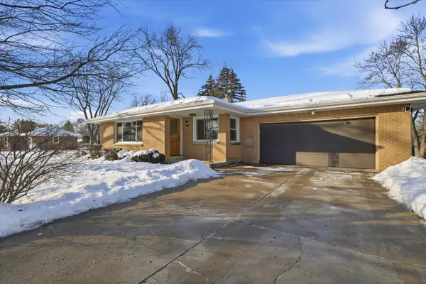 2425 S 133rd STREET, New Berlin, WI 53151