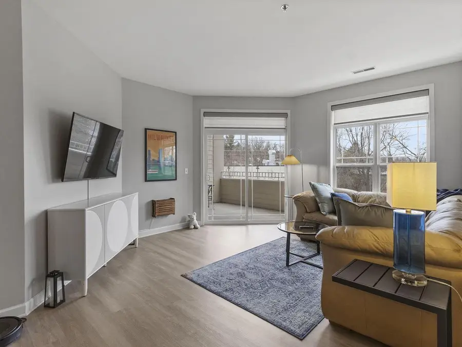 213 S Main STREET #205, Thiensville, WI 53092 - Image #3