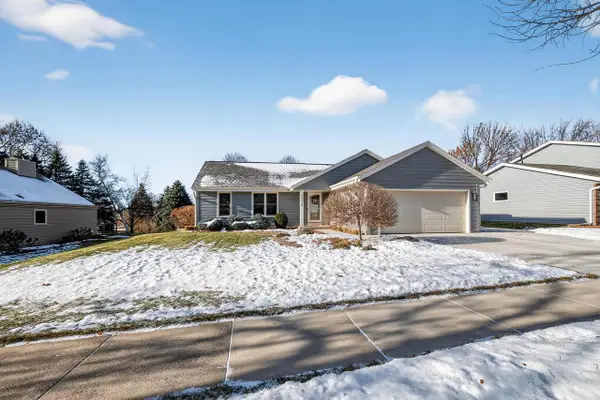 1914 Harvest LANE, Waukesha, WI 53186