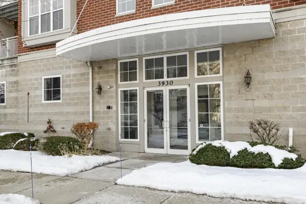 3930 S Lake DRIVE #302, Saint Francis, WI 53235