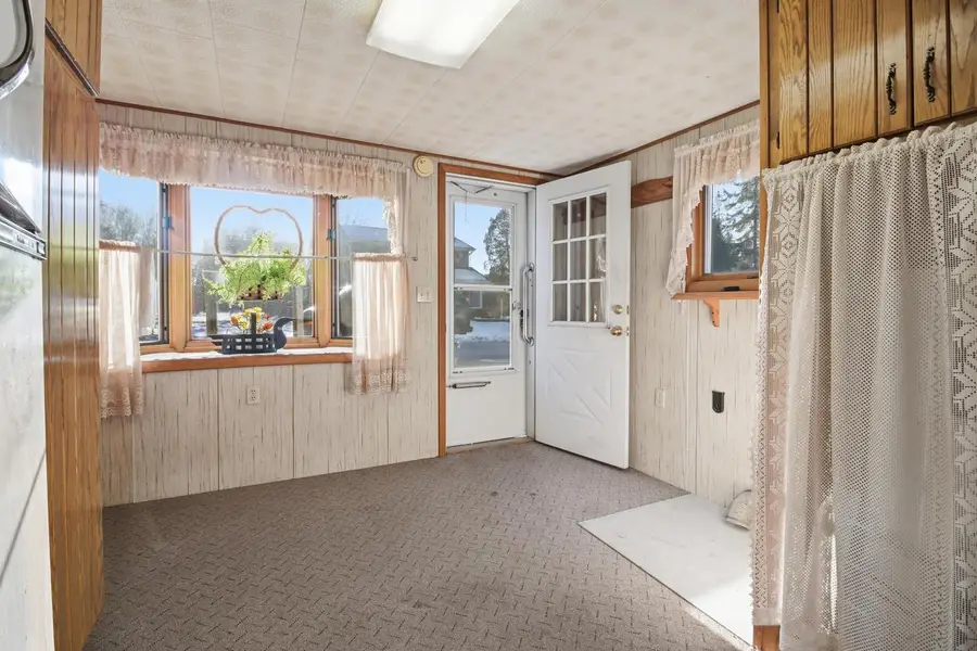 1324 W Green Lake DRIVE, Farmington, WI 53090 - #2