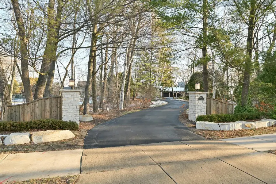 4686 N Lake DRIVE, Whitefish Bay, WI 53211 - Image #3