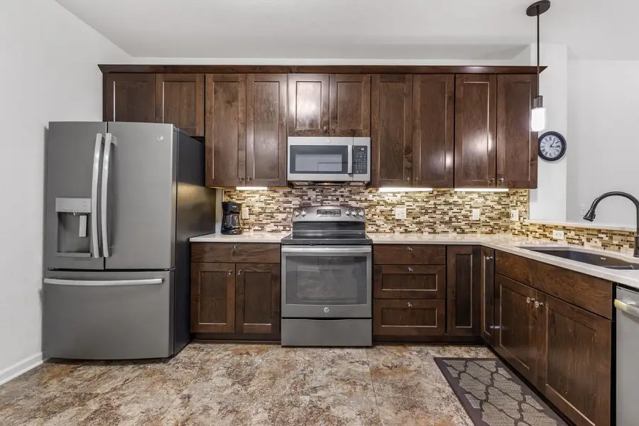 N17W26475 Meadowgrass CIRCLE #G, Pewaukee, WI 53072 - Image #3