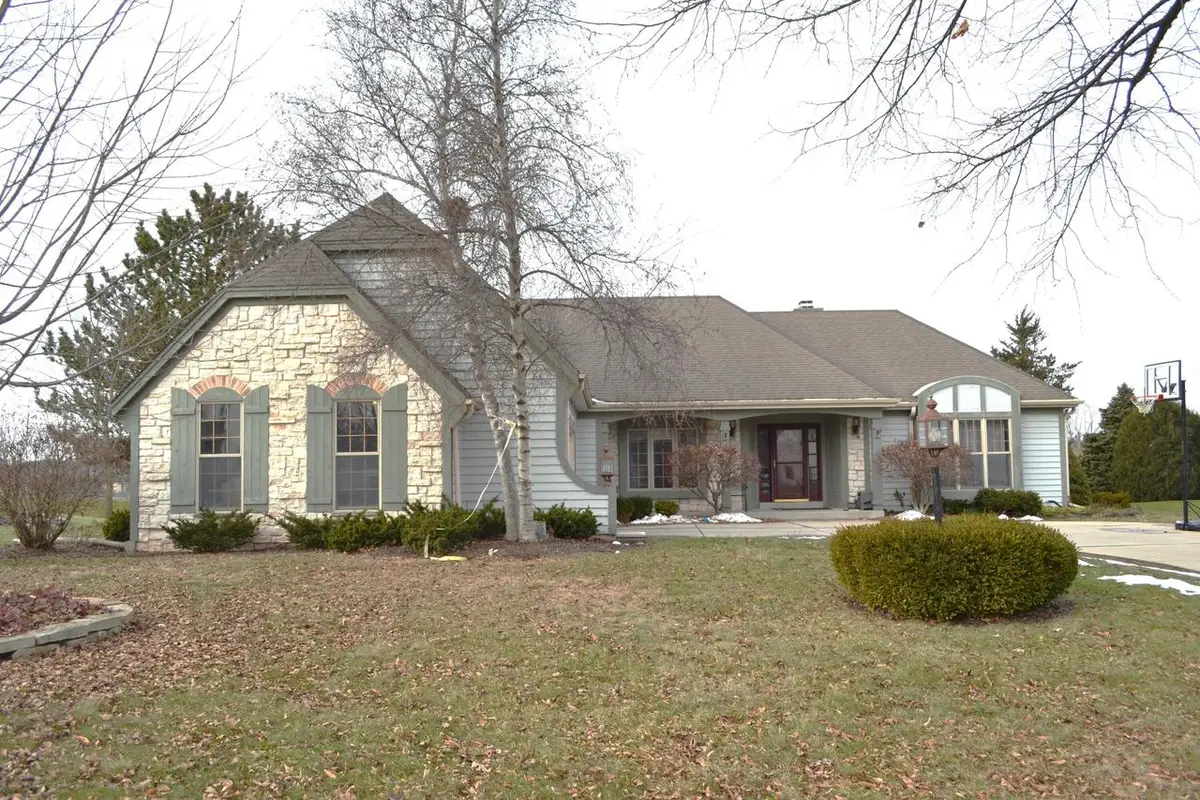 8530 W Woodfield COURT, Franklin, WI 53132 - #1