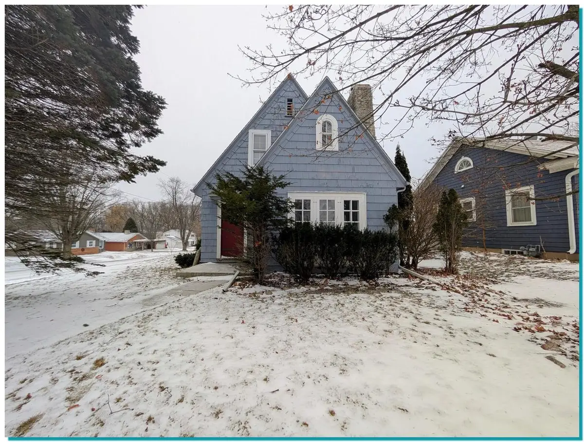 955 N 6th STREET, Manitowoc, WI 54220 - #1