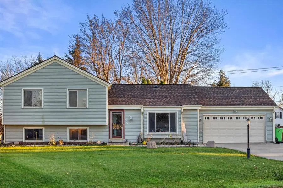 8005 Thistle COURT, Waterford, WI 53185 - #2