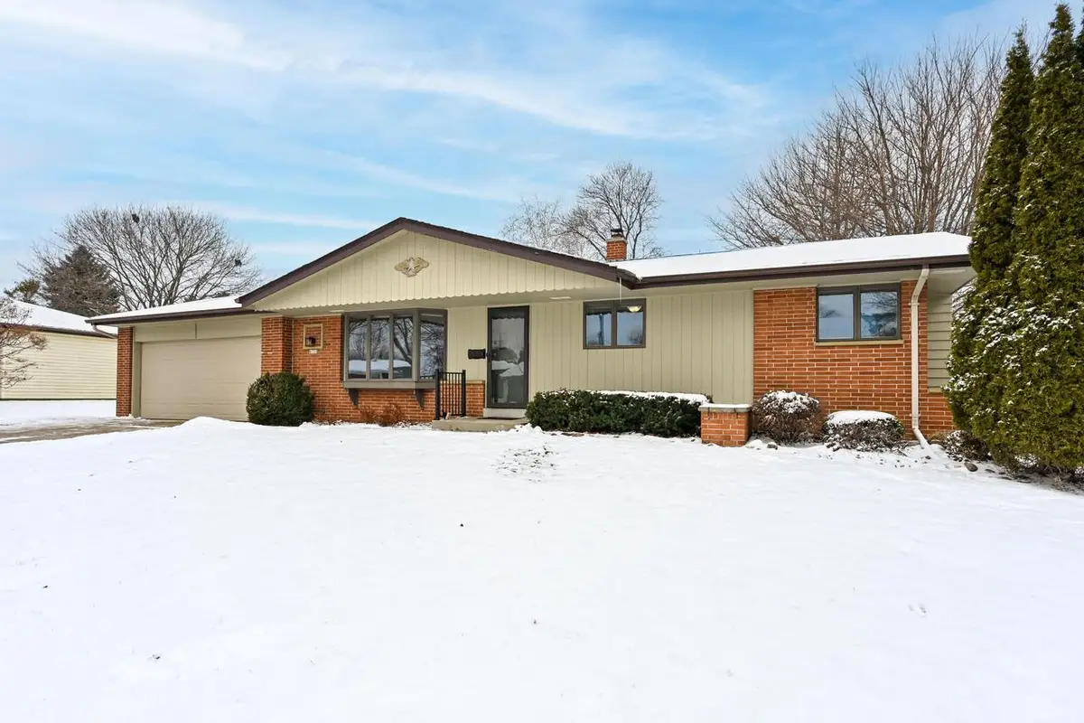 8720 W Ohio AVENUE, Milwaukee, WI 53227 - Image #1