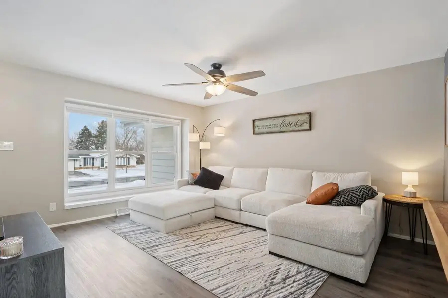 2117 Sunnyside DRIVE, Waukesha, WI 53186 - Image #3