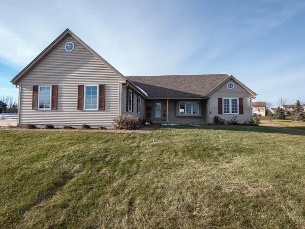 N566 Westview DRIVE, Oconomowoc, WI 53066
