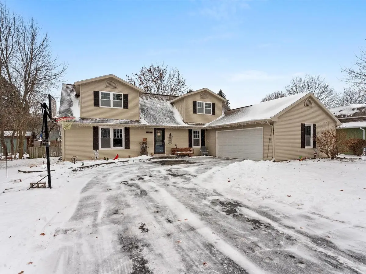 3817 Seneca LANE, Manitowoc, WI 54220 - Image #1