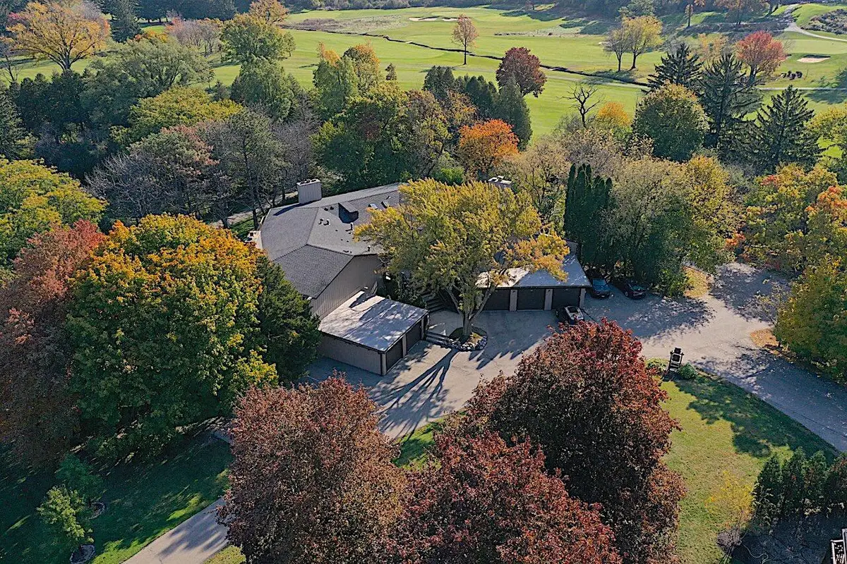 880 Windsor DRIVE #J3, Fontana, WI 53125 - Image #1