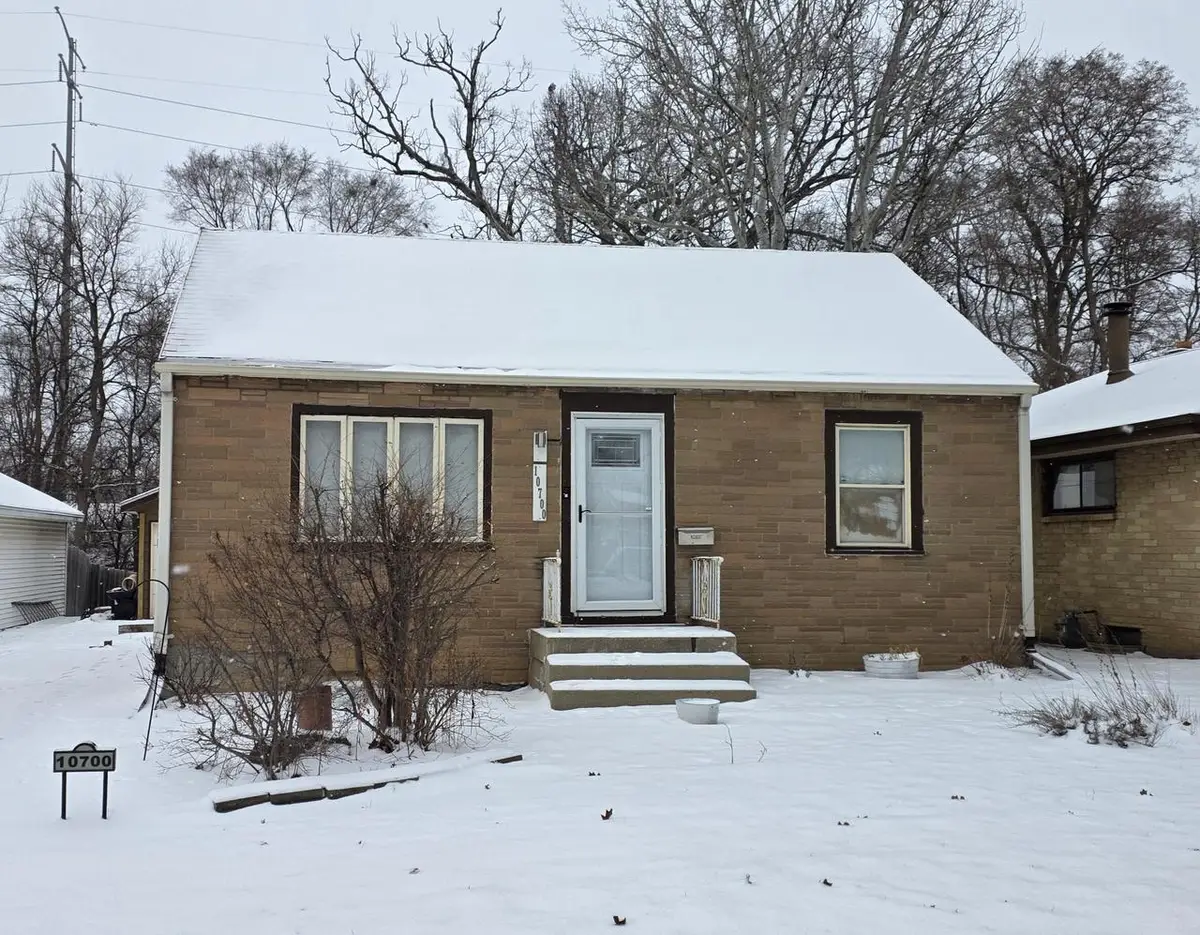 10700 W Manor Park DRIVE, West Allis, WI 53227 - Image #1