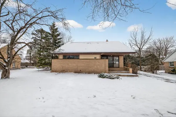 7470 N Navajo ROAD, Fox Point, WI 53217