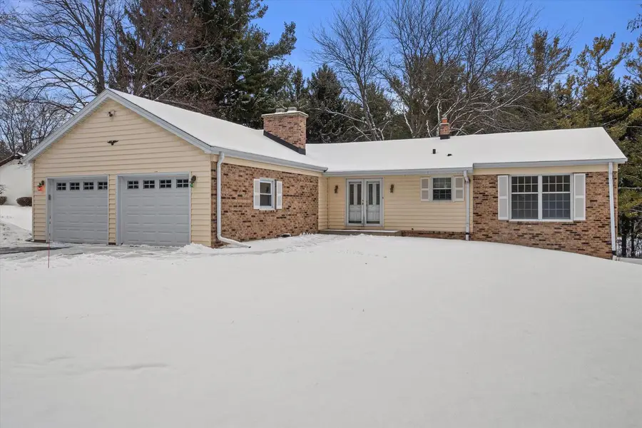 11120 Hidden Valley DRIVE, Cedarburg, WI 53012 - Image #2