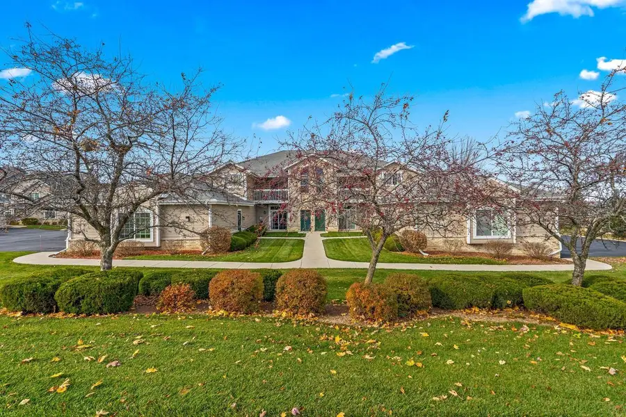 1030 River Place BOULEVARD #4, Waukesha, WI 53189 - Image #2