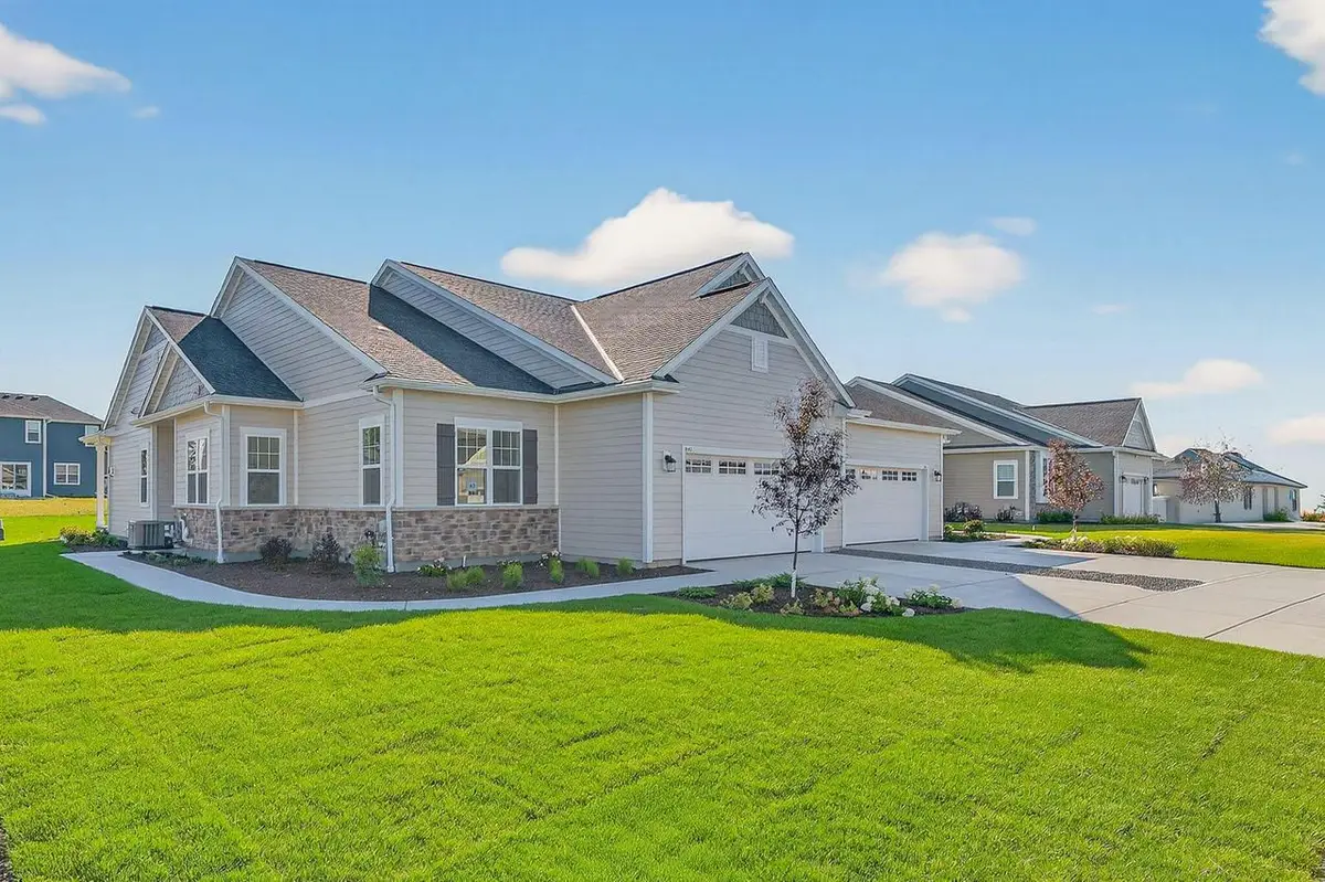 859 Stirling DRIVE #Bldg 20, Unit 39, Oconomowoc, WI 53066 - Image #1