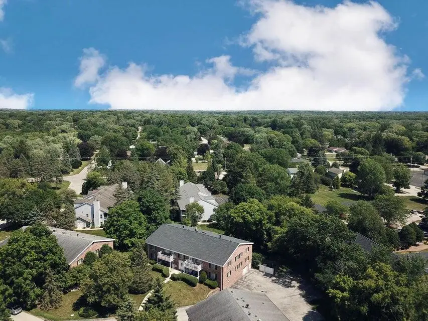 139 Heidel ROAD #7, Mequon, WI 53092 - Image #3