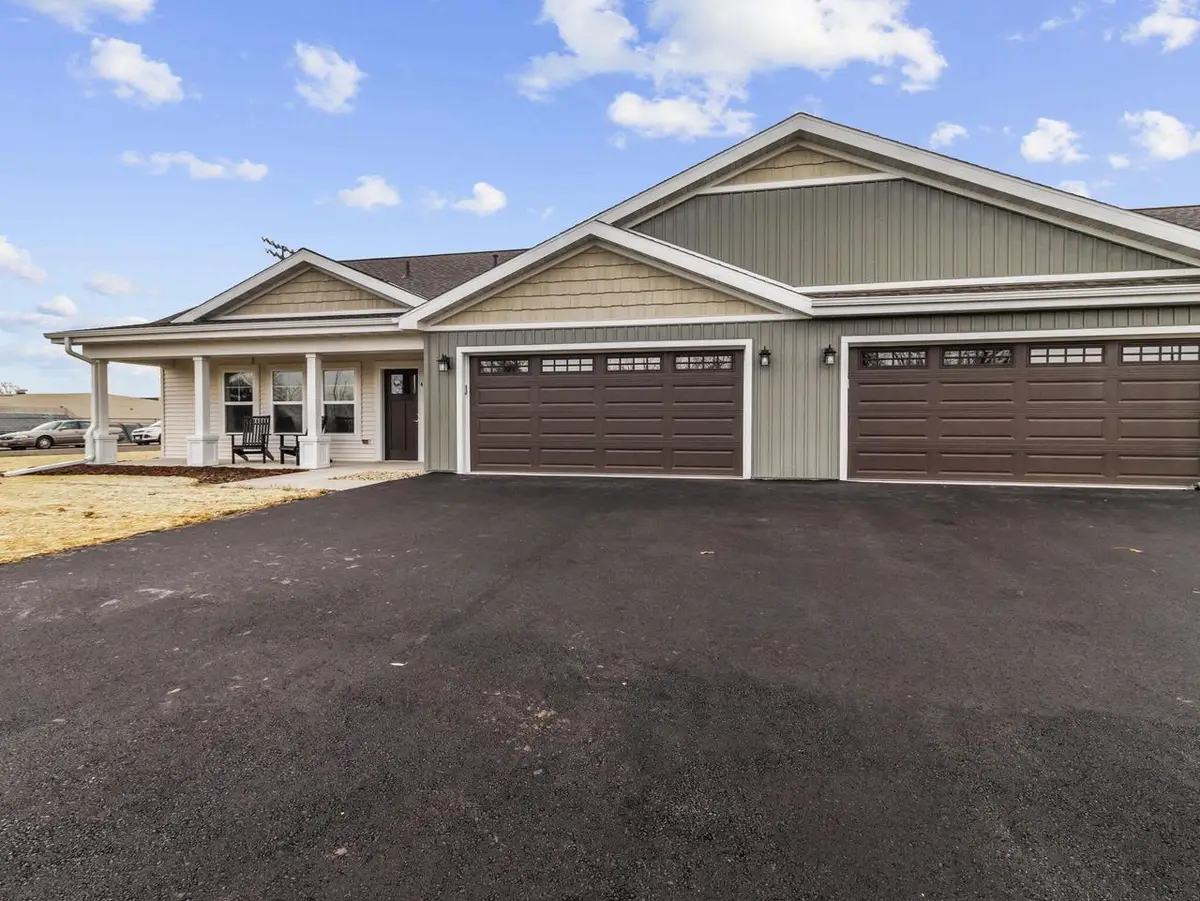 1601 Wildlife DRIVE #2, Kewaskum, WI 53040 - Image #1