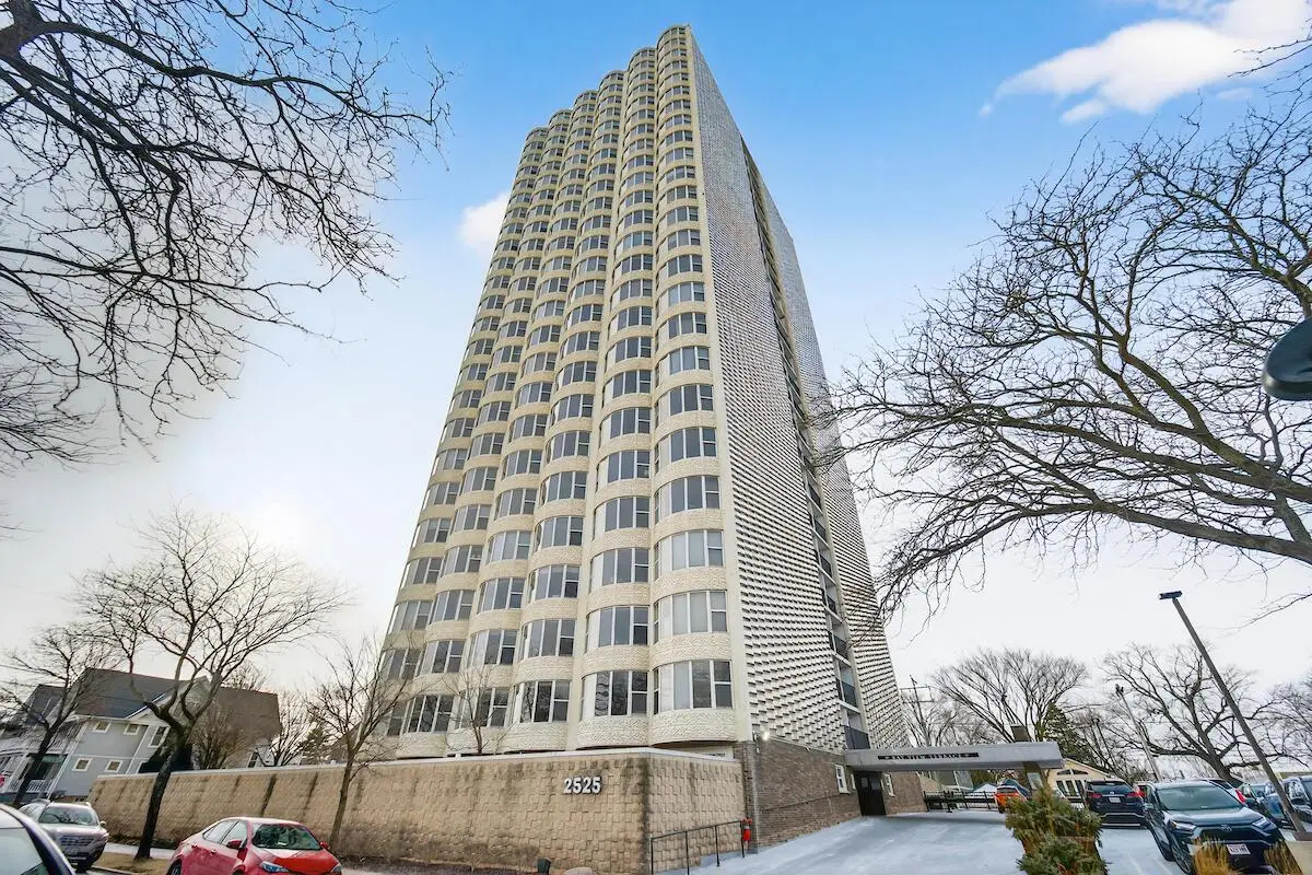 2525 S Shore DRIVE #11B, Milwaukee, WI 53207 - Image #1